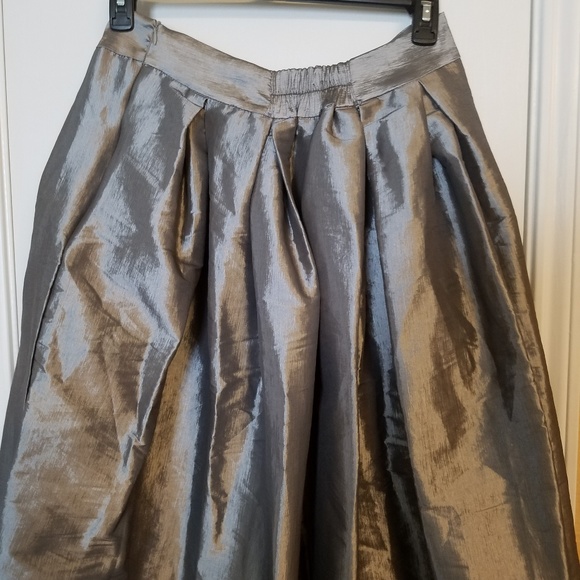 Pleated silver gray skirt - Picture 6 of 8
